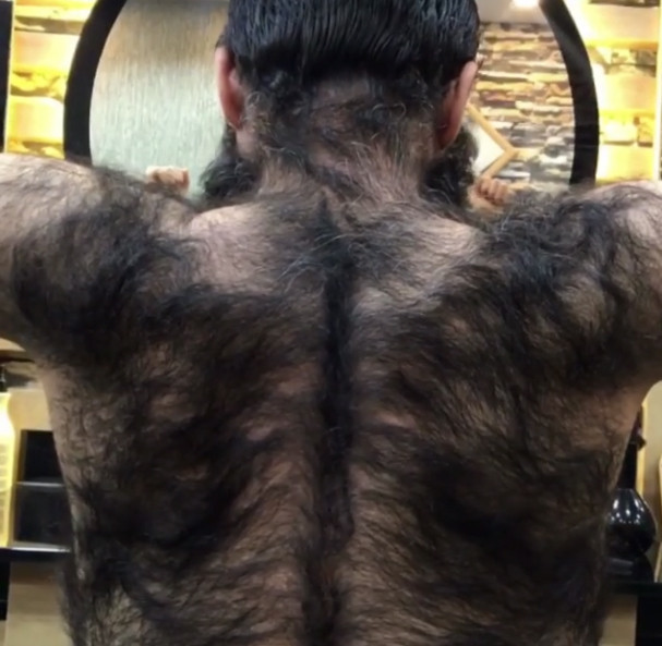 Genç adamın hali çok fena kazağının markası ne? - Resim: 1