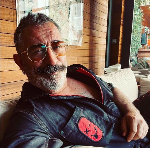 Cem Yılmaz'dan Bebek sahilindeki cinsel ilişkiye şarkılı gönderme... - Resim: 1