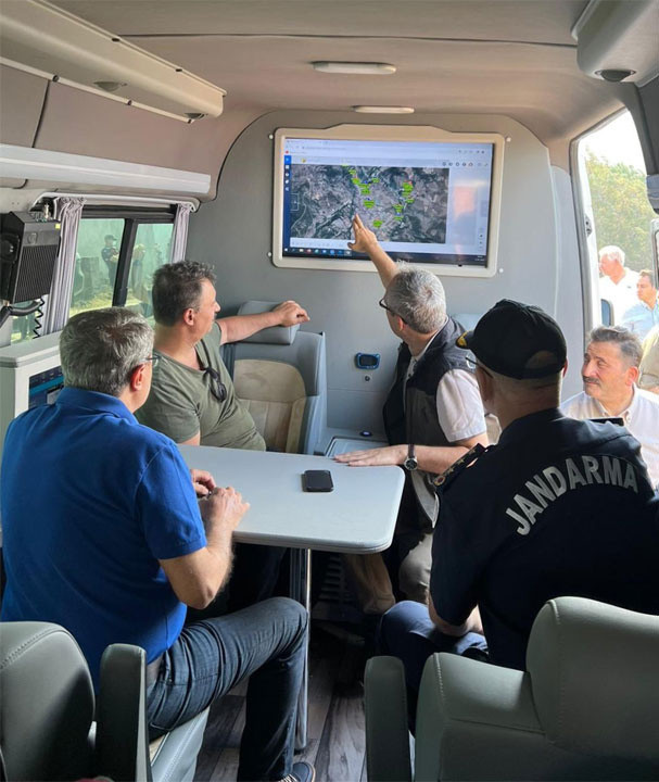 Balıkesir'deki orman yangını kontrol altına alındı! Soğutma çalışmaları devam ediyor - Resim: 1