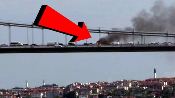 Fatih Sultan Mehmet Köprüsü'nde otomobil yandı - Resim: 0
