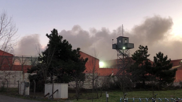 Ümraniye T tipi cezaevinde yangın! Mahkumlar etkilendi - Resim: 1