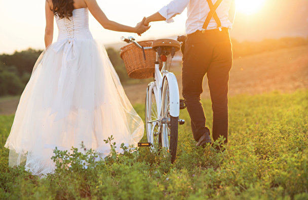Yok böyle gelenek! Gelinin annesi gerdek gecesini izliyor - Resim: 1