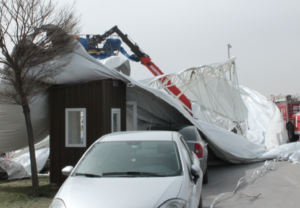 Lodos fuarı uçurdu - Resim: 2