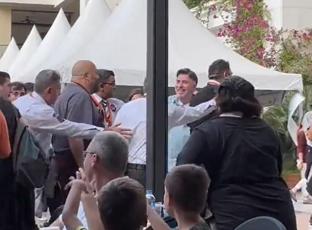 Masterchef Somer Sivrioğlu'nun koruma ordusu olay oldu gelen yorumlar kahkahaya boğdu! - Resim: 3