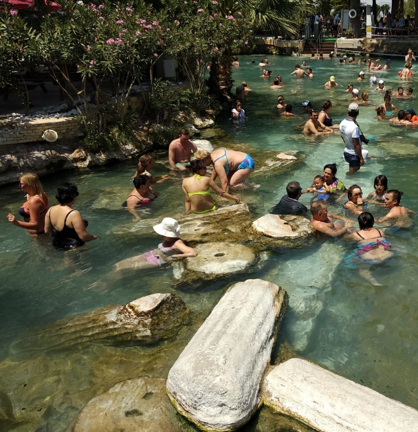 Ruslar gelip gitmek istemiyor! Günde 12 bin kişi şifa arıyor - Resim: 3