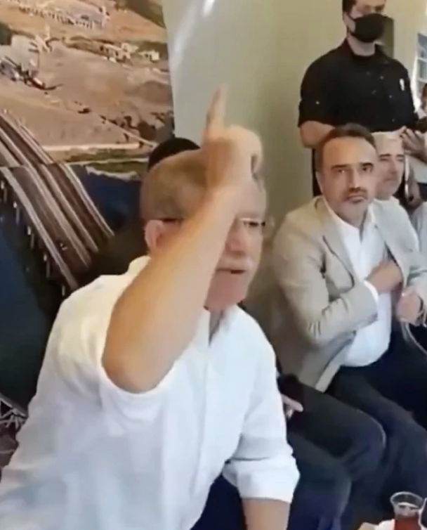 Ahmet Davutoğlu savcıya ifade verdi 2 parti lideri de yanında geldi - Resim: 0