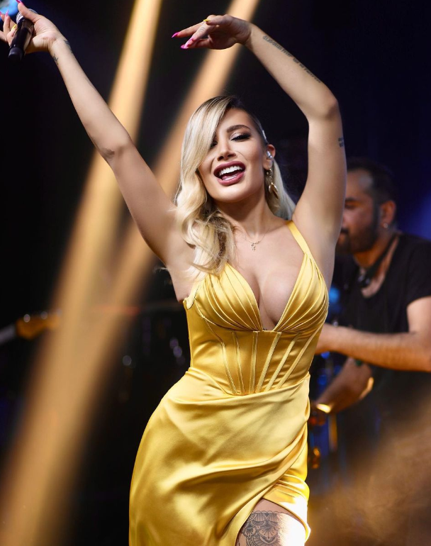 Yeni sevgilisiyle tatilde aşka geldi İrem Derici dudak dudağa pozlarını paylaştı - Resim: 4