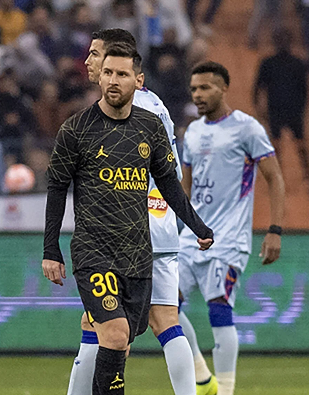 Messi ile Ronaldo'nun karşılaştığı maçta goller yağmur gibi geldi - Resim: 1