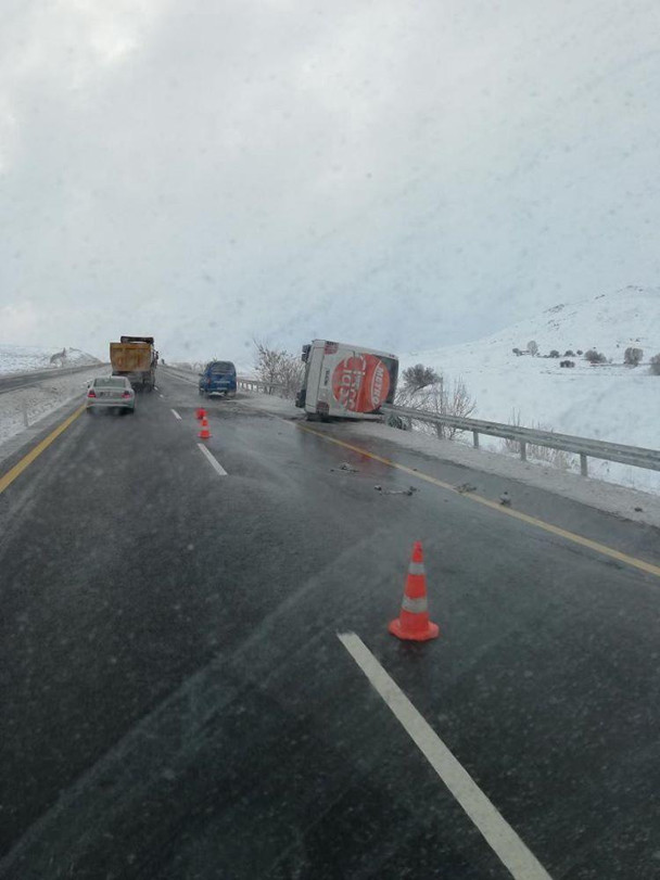 Kırşehir'de Metro turizme ait otobüs devrildi - Resim: 0