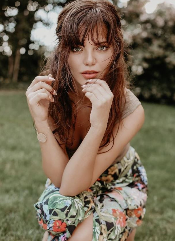 Mayolu fotoğrafına Photoshop yapınca fena yakalandı! Hilal Altınbilek gündem oldu - Resim: 4