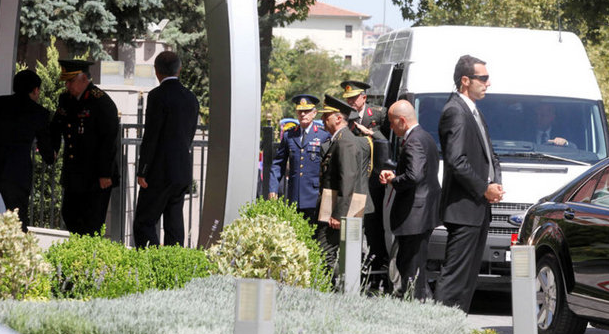 Komutanlar Başbakanlık'a böyle geldi - Resim: 1