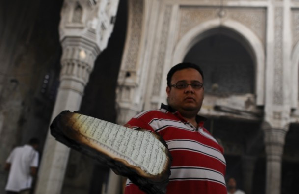 Camiyi yaktılar geriye bu görüntüler kaldı - Resim: 1