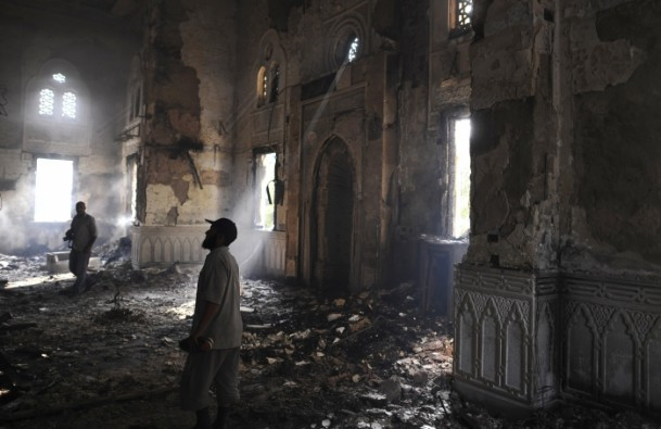 Camiyi yaktılar geriye bu görüntüler kaldı - Resim: 4