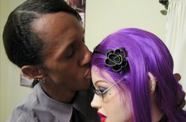 13 yıldır silikon bebekle evli - Resim: 1