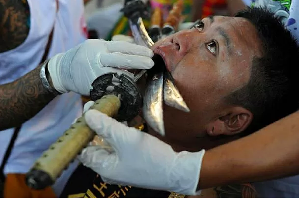 Günahlarından böyle arınıyorlar - Resim: 4