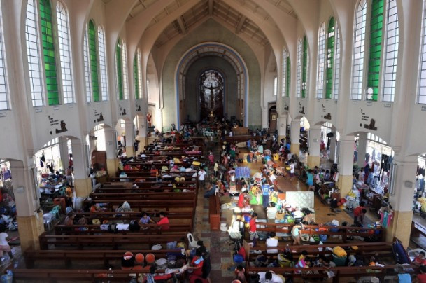 Tacloban şehri yaralarını sarmaya çalışıyor - Resim: 1