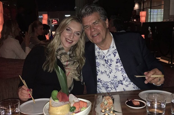 69 yaşındaki adam internetten daha çok kadınla tanışmak için bakın ne yaptı! - Resim: 3