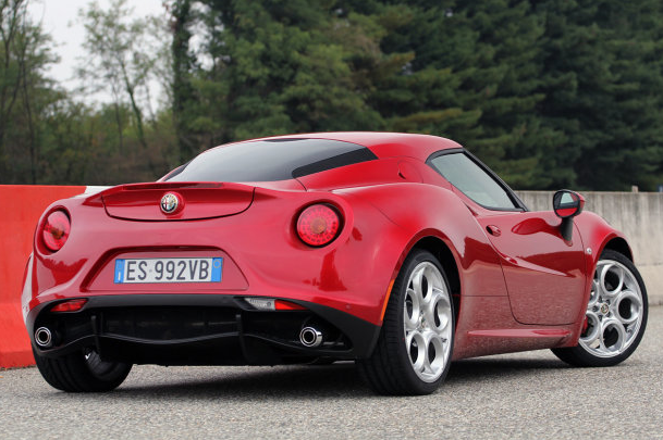 Alfa Romeo 4C Türkiye'ye geliyor - Resim: 4