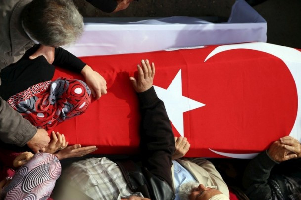 Maden işçileri son yolculuklarına uğurlandı - Resim: 1