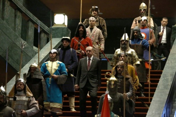 Saray'daki 16 asker neyi temsil ediyor? - Resim: 1