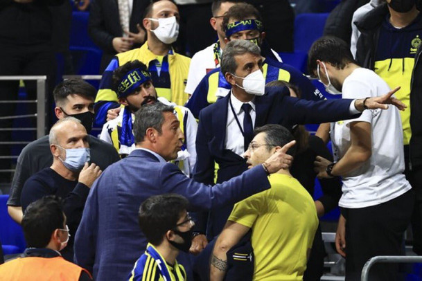 Fenerbahçe'de Ali Koç'a önce tepki sonra destek geldi - Resim: 0