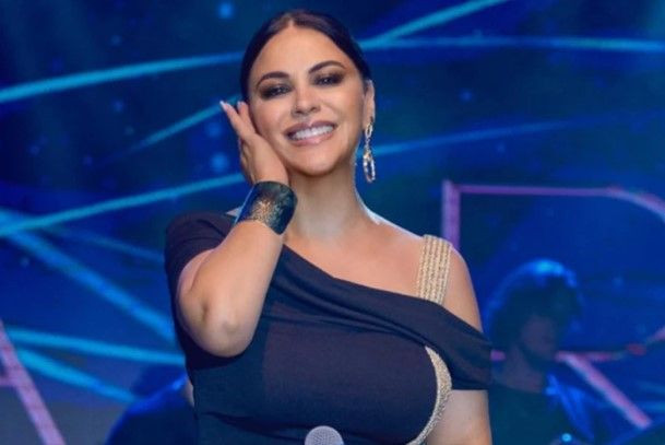 Şarkıcı Zara’nın gözlerden uzak büyüttüğü kızı Dila güzelliğiyle annesine benzetildi - Resim: 1