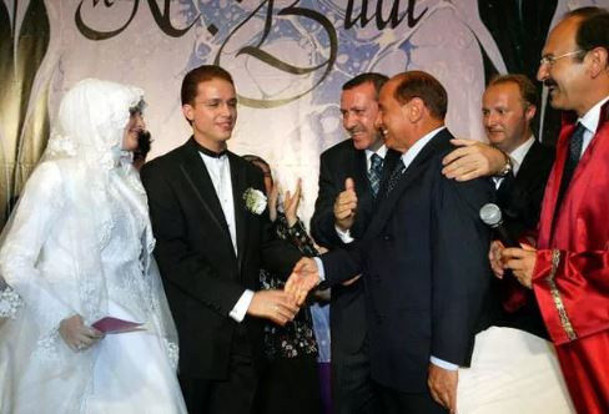 İtalya'nın eski başbakanı Silvio Berlusconi hayatını kaybetti! - Resim: 1