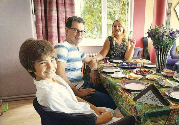 Kadri Gürsel'in eşi Nazire Kalkan Gürsel kimdir öpüşme fotoğrafı tek değil! - Resim: 4