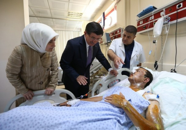 Başbakan Davutoğlu yaralıları ziyaret etti - Resim: 1