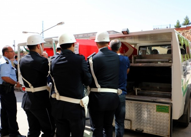 Ceylanpınar'da şehit edilen 2 polis için tören - Resim: 1