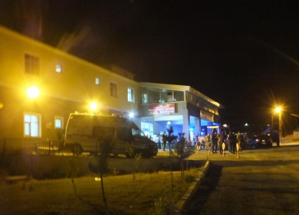 Çocukları ile birlikte saldırıya uğradı - Resim: 1