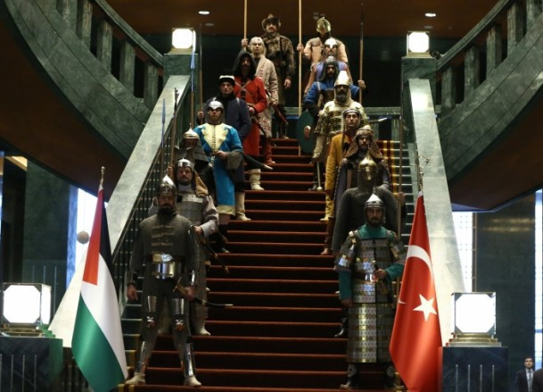 Saray'daki 16 asker neyi temsil ediyor? - Resim: 2