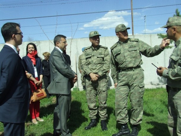 Çocukları ile birlikte saldırıya uğradı - Resim: 4