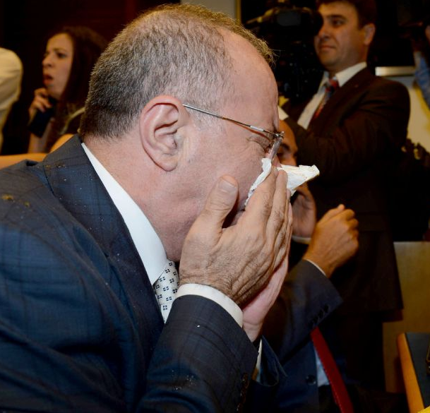 CHP'liler AK Partililere biber gazı sıktı! - Resim: 1