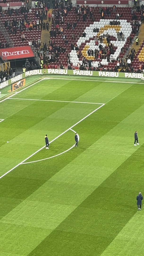 Mert Hakan için statta ''Onlar arkadan havlarlar'' şarkısı çaldı - Resim: 0