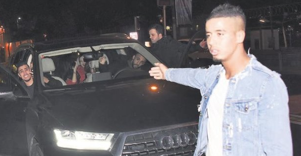 Ahlaksız teklif! 3 güzelle basıldı küfürler savurdu - Resim: 3