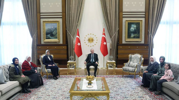 Cumhurbaşkanı Erdoğan, camilerin temizliğini yapan Sultan Bayat ve ailesini kabul etti - Resim: 0