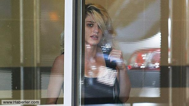 Köpeğiyle cinsel ilişkiye girip videoya çekti! - Resim: 1