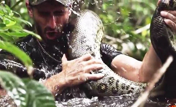 Kendini anakondaya yedirdi! - Resim: 2