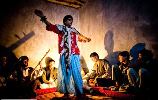 Erkek çocuklarının kabusu! Seksi kıyafetler giydirip... - Resim: 4