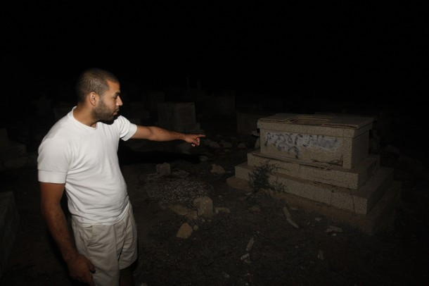 Mezarlara ırkçı sloganlar yazıldı - Resim: 3