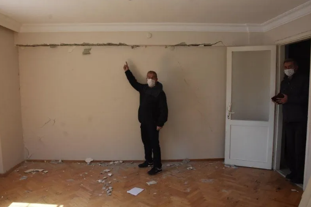 Yuh olsun size! İzmir’de hırsızlar hasarlı evlere dadandı ne var ne yok çalıyorlar - Resim: 1