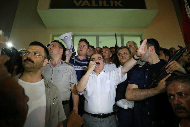 Eski Sakarya Valisi Hüseyin Avni Coş, hayatını kaybetti - Resim: 0