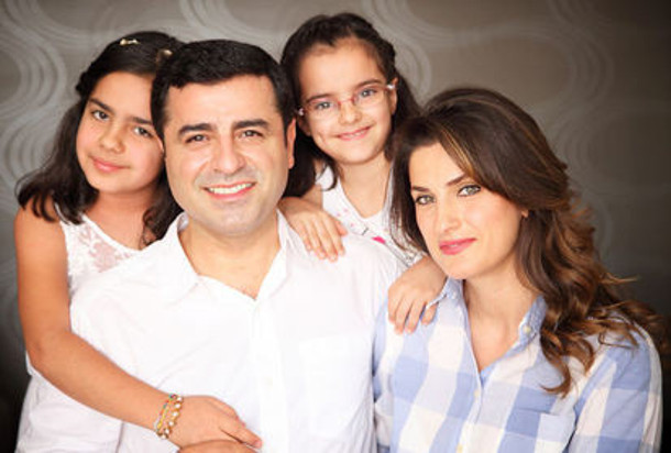 Selahattin Demirtaş aslen nereli kaç yaşında eşi ve çocukları kimdir? - Resim: 2