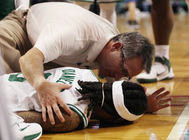 NBA yıldızı yere böyle yığıldı - Resim: 2