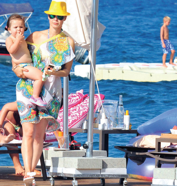Tatlıses'in kızı Bodrum'da - Resim: 1