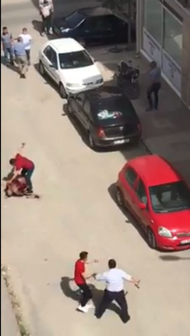 Edirne'de sokak ortasında bıçaklanarak öldürülme anbean kamerada - Resim: 4