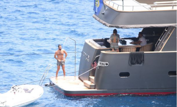 Arda Turan 3 milyon avroluk yatıyla tatilin keyfini çıkarıyor - Resim: 1