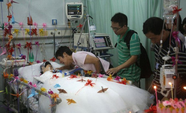 Önce gelinlik giydirdiler sonra fişini çektiler - Resim: 4