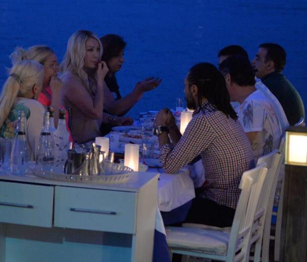 Seda Sayan kameraları görünce... - Resim: 2